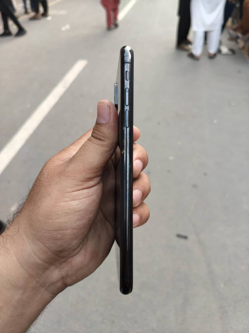 iPhone XS Max 4