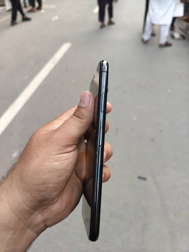 iPhone XS Max 6