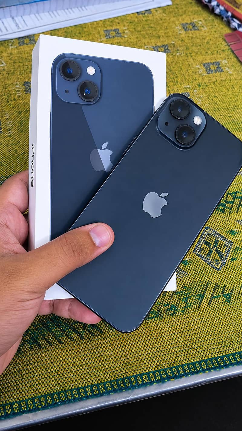 Apple iPhone 13 0