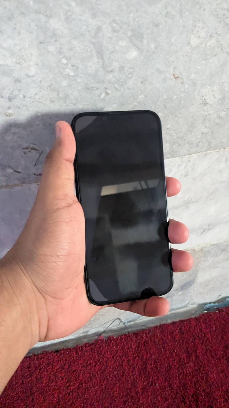 Apple iPhone 13 2