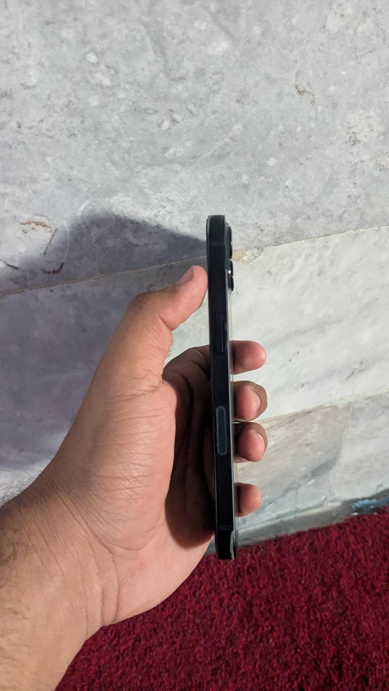 Apple iPhone 13 4