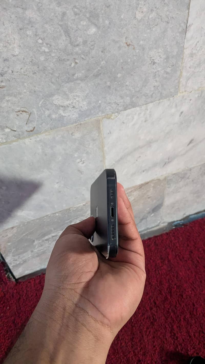 Apple iPhone 13 5