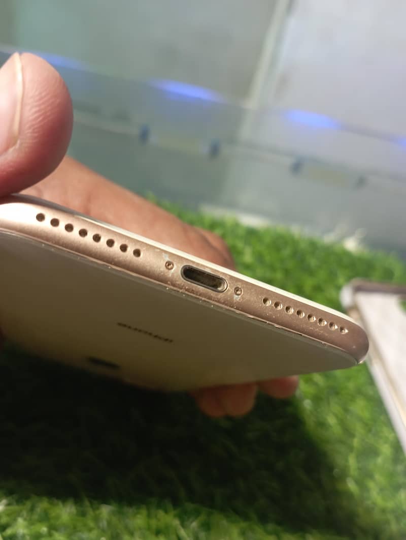 Apple iPhone 8 Plus 2