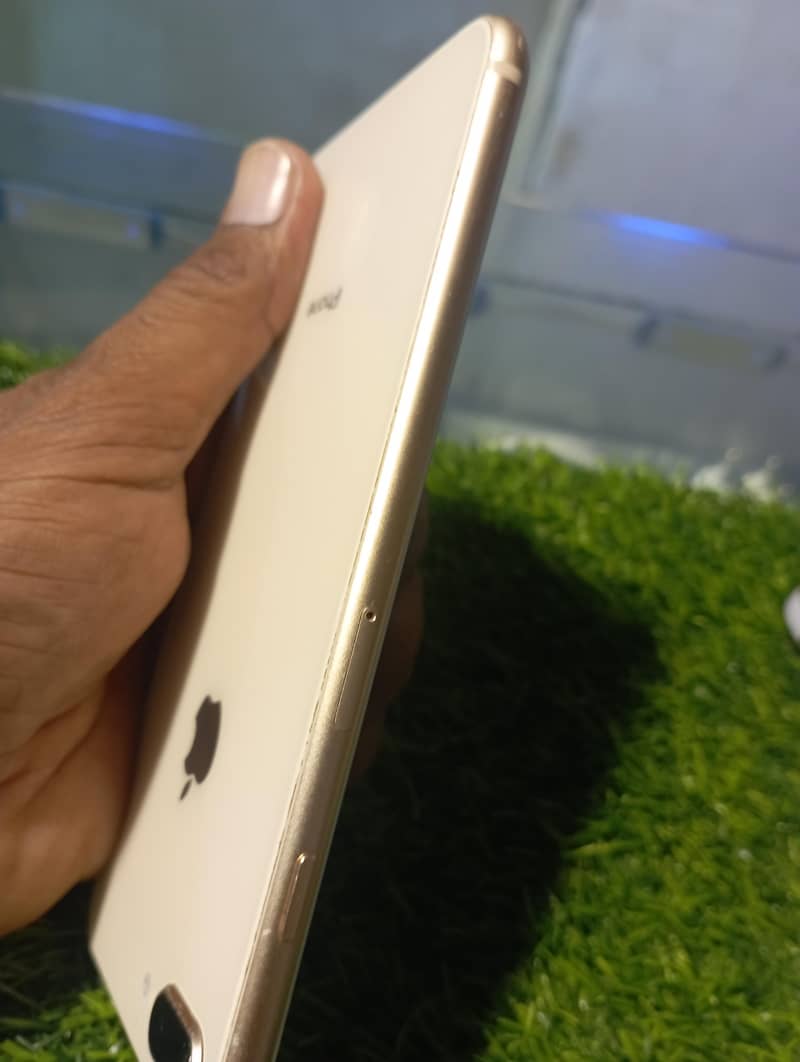 Apple iPhone 8 Plus 3