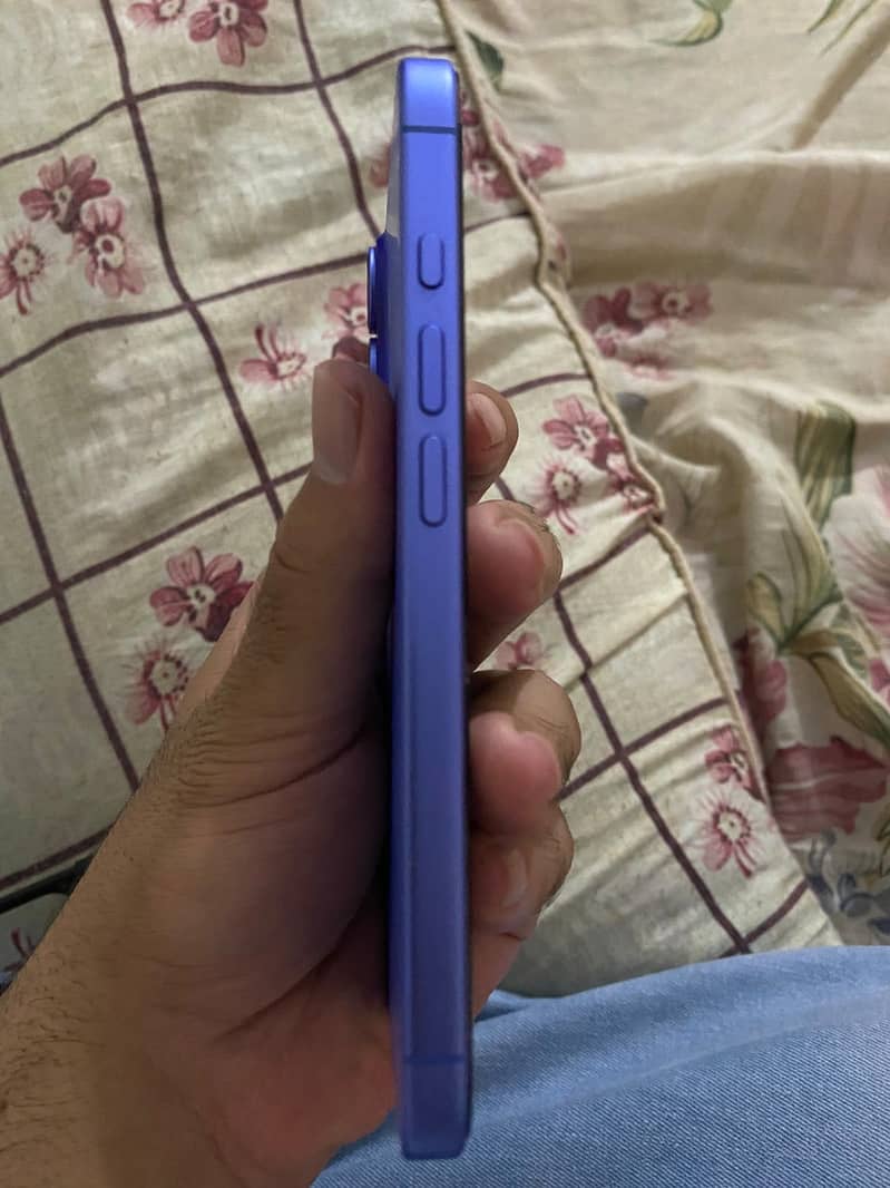 Apple iPhone 16 4