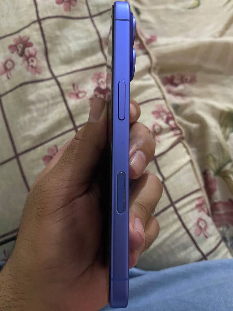 Apple iPhone 16 5