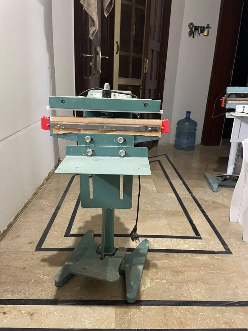 Sealing/packing machine 4