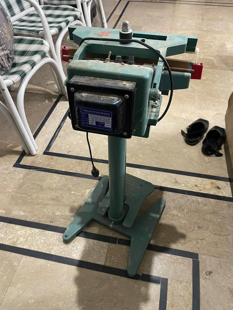 Sealing/packing machine 11