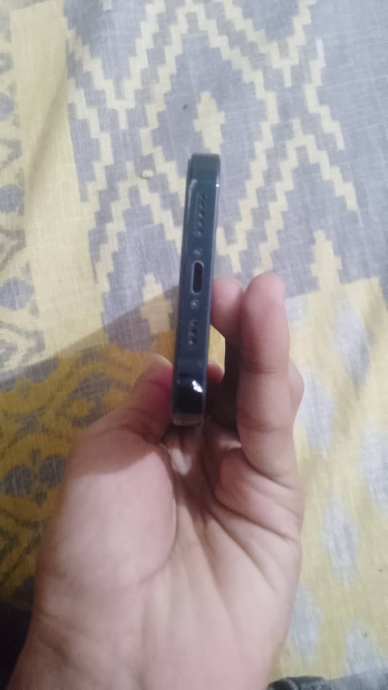Apple iPhone 13 3