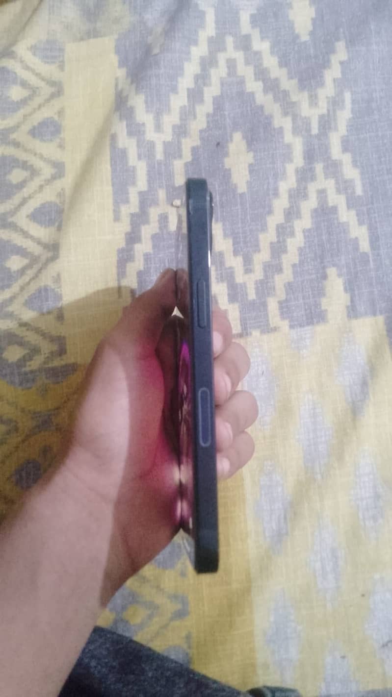 Apple iPhone 13 5