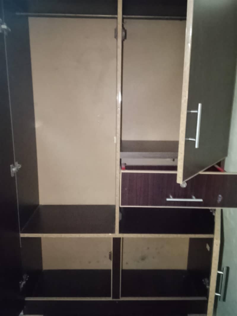 wardrobe 0