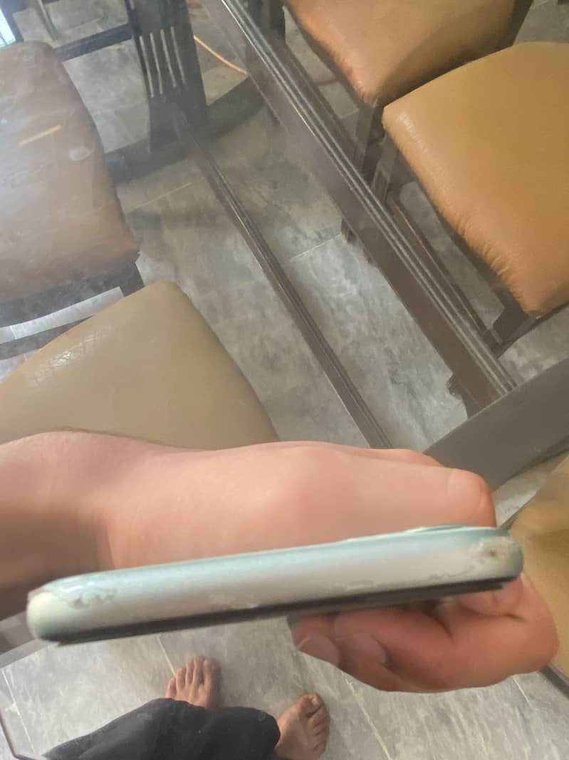 Apple iPhone 11 3