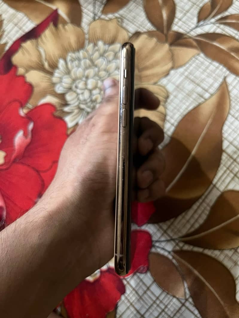 Apple iPhone 11 Pro 1