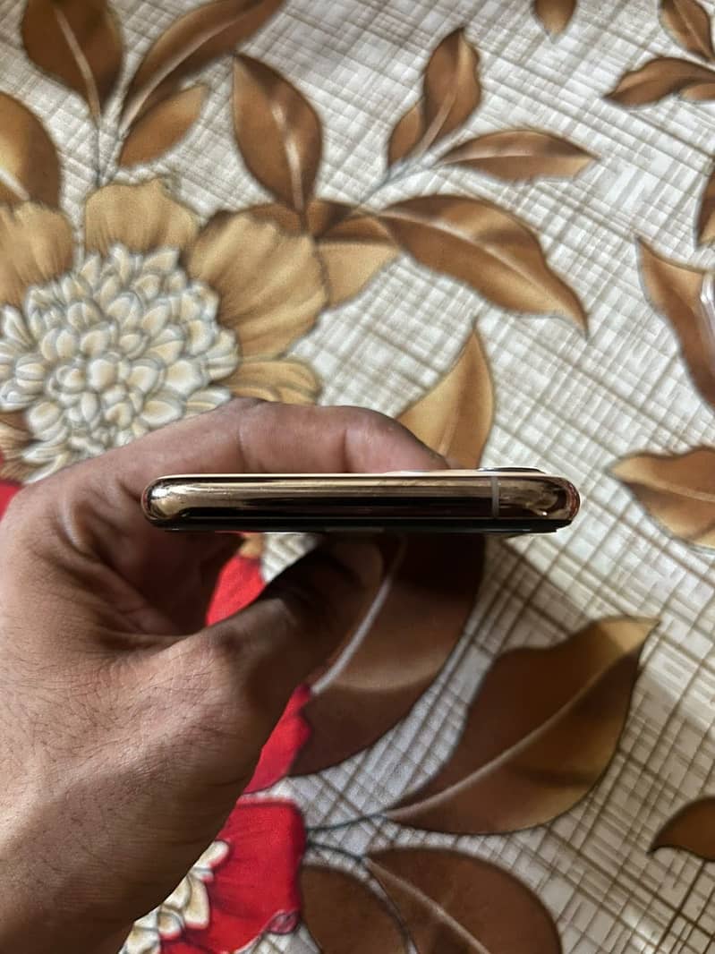 Apple iPhone 11 Pro 3