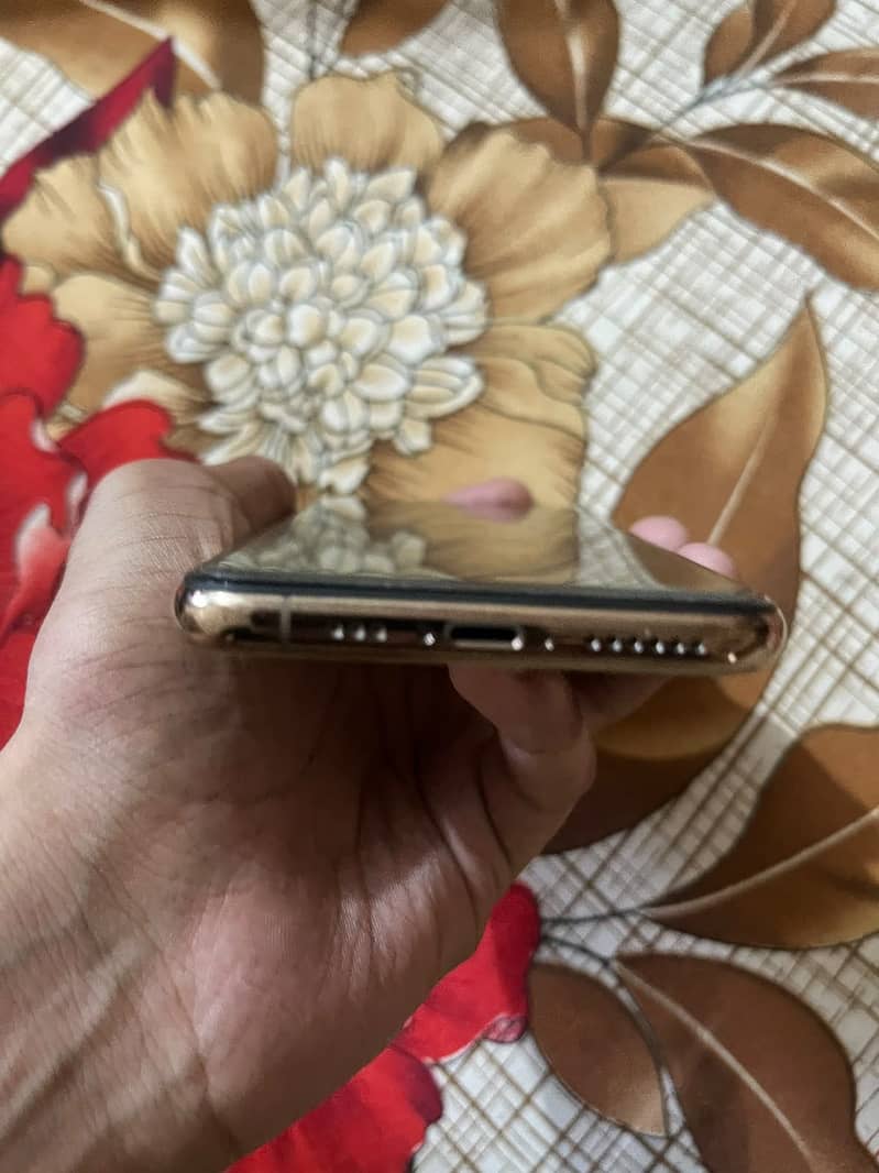 Apple iPhone 11 Pro 4