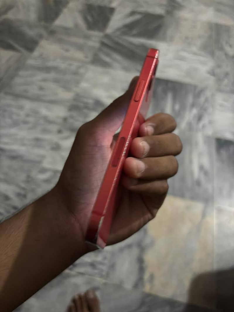 Apple iPhone 12 4