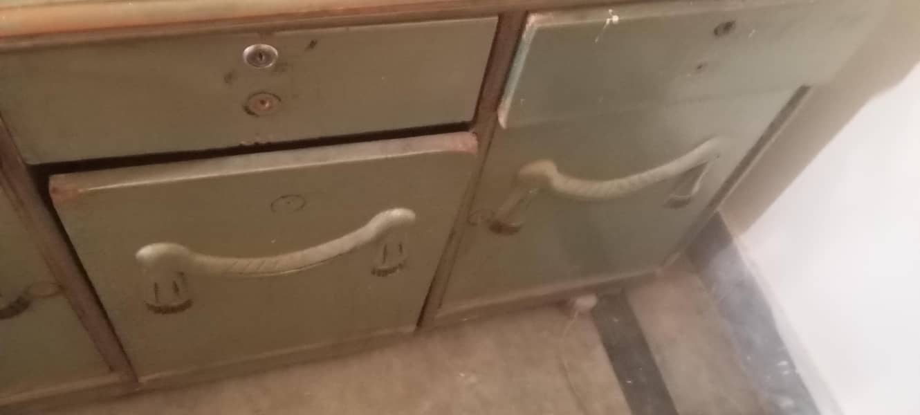 dressing table 0
