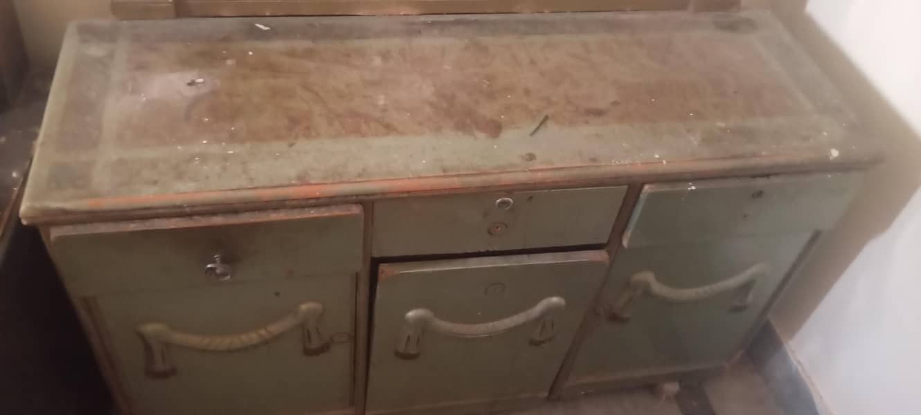 dressing table 6