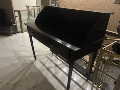 Beautiful Table Pure Oak Wood Releif For Years