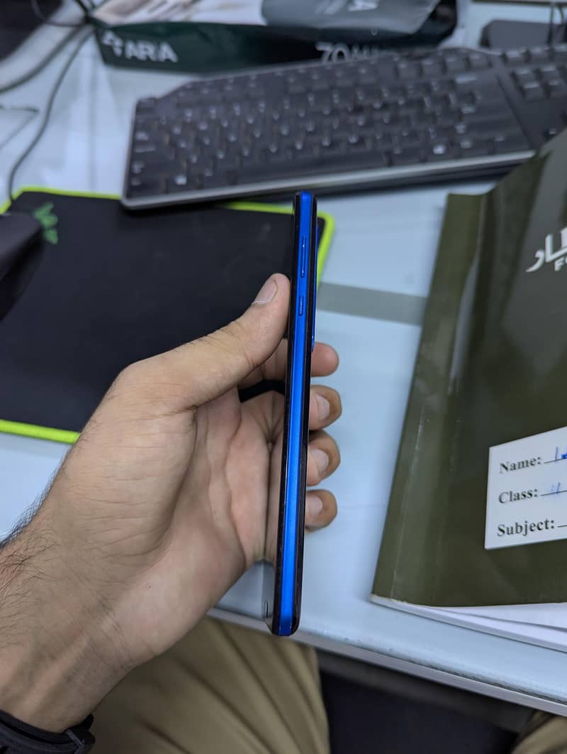 Sharp Aquos R5G 1