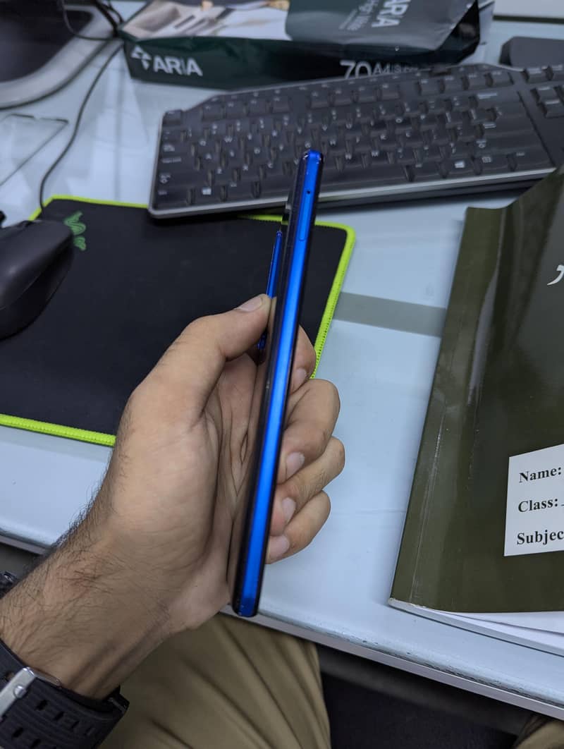 Sharp Aquos R5G 3