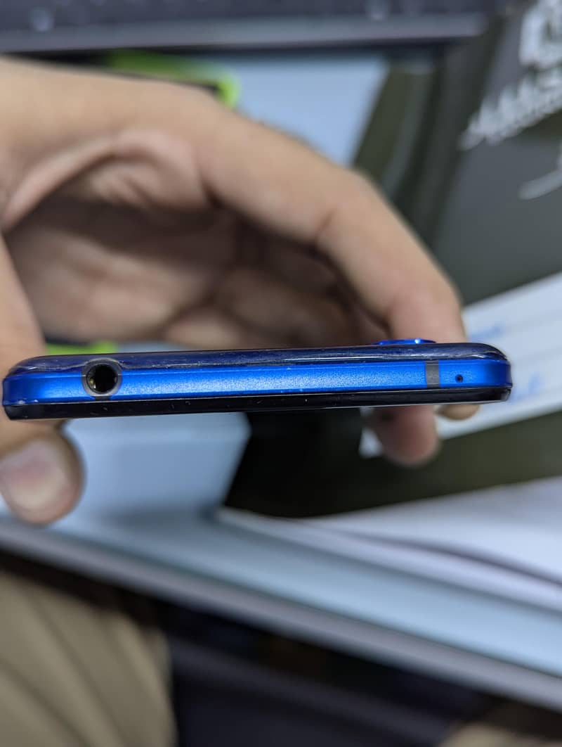 Sharp Aquos R5G 4