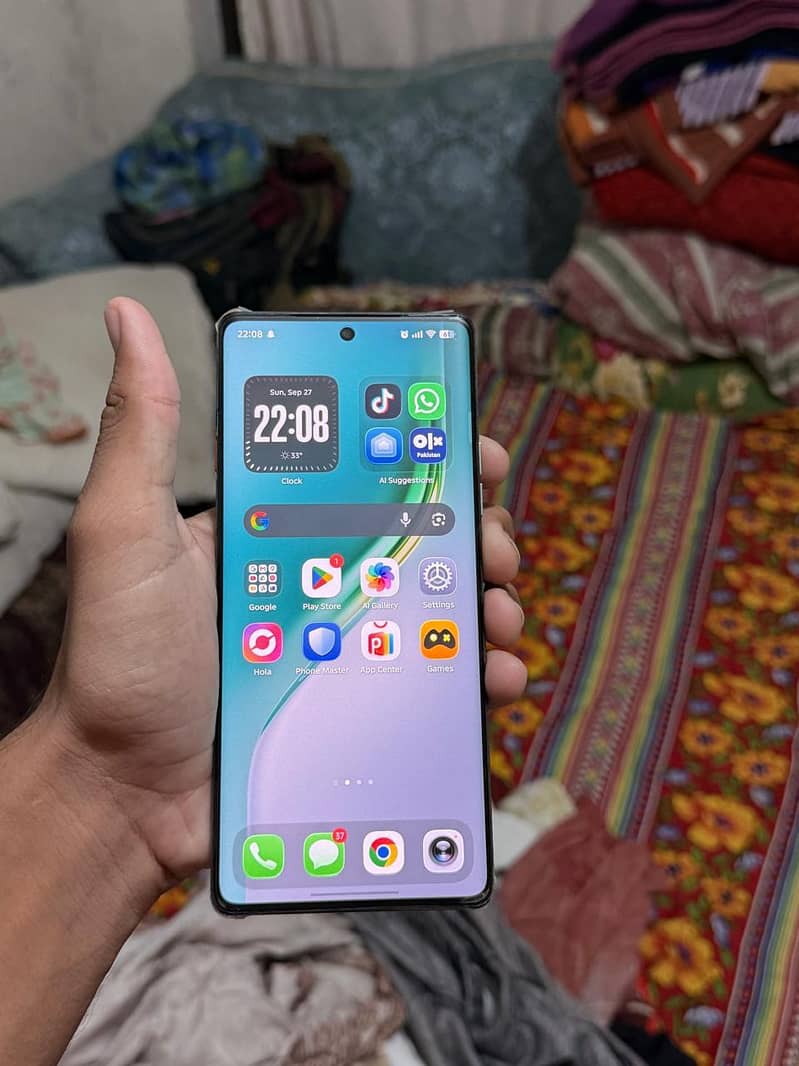 Tecno CAMON 40 Pro 4