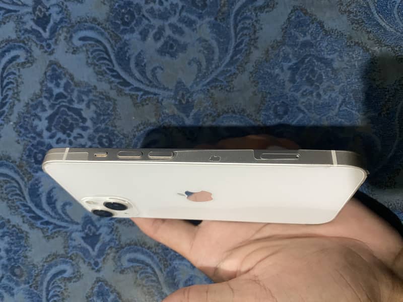 Apple iPhone 13 1