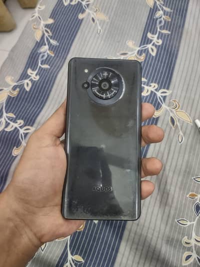 Sharp Aquos R7 12/256
