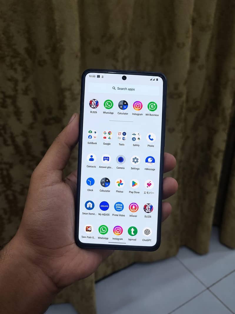 Sharp Aquos R7 12/256 1