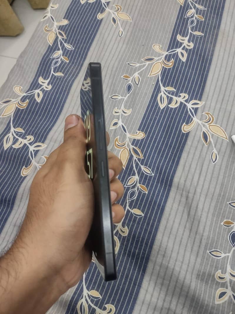 Sharp Aquos R7 12/256 3