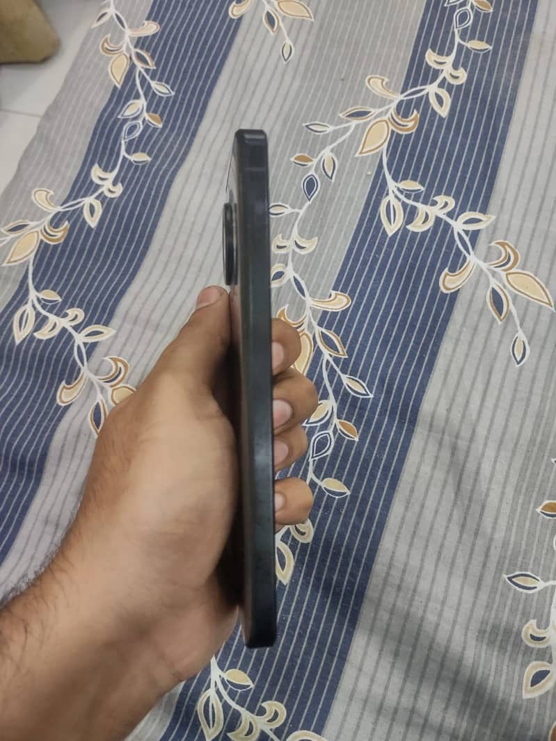 Sharp Aquos R7 12/256 4