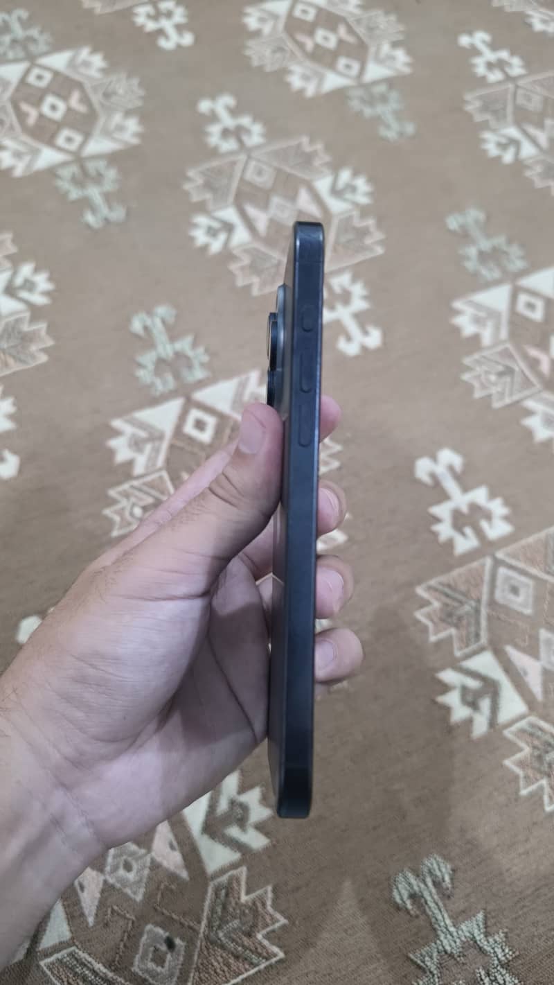 Apple iPhone 15 Pro Max 6