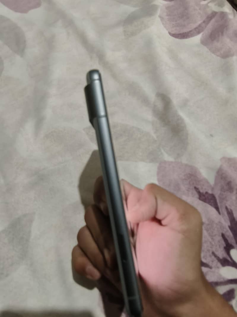 Google Pixel 8 4