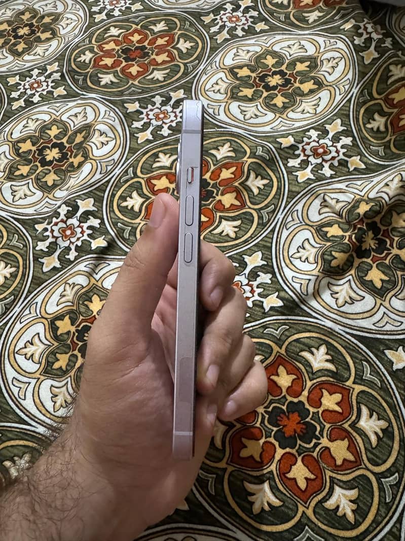 Apple iPhone 14 4
