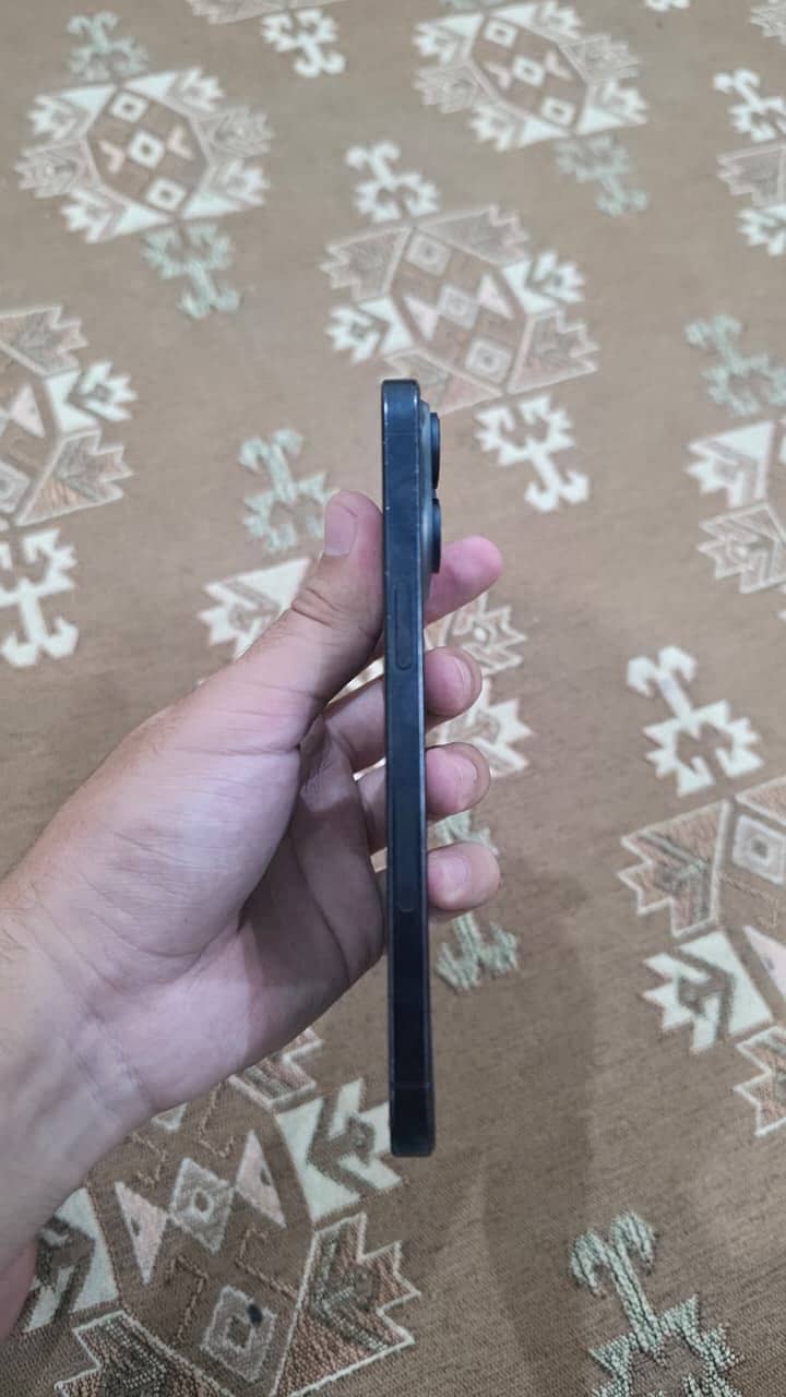 Apple iPhone 15 Pro Max 1