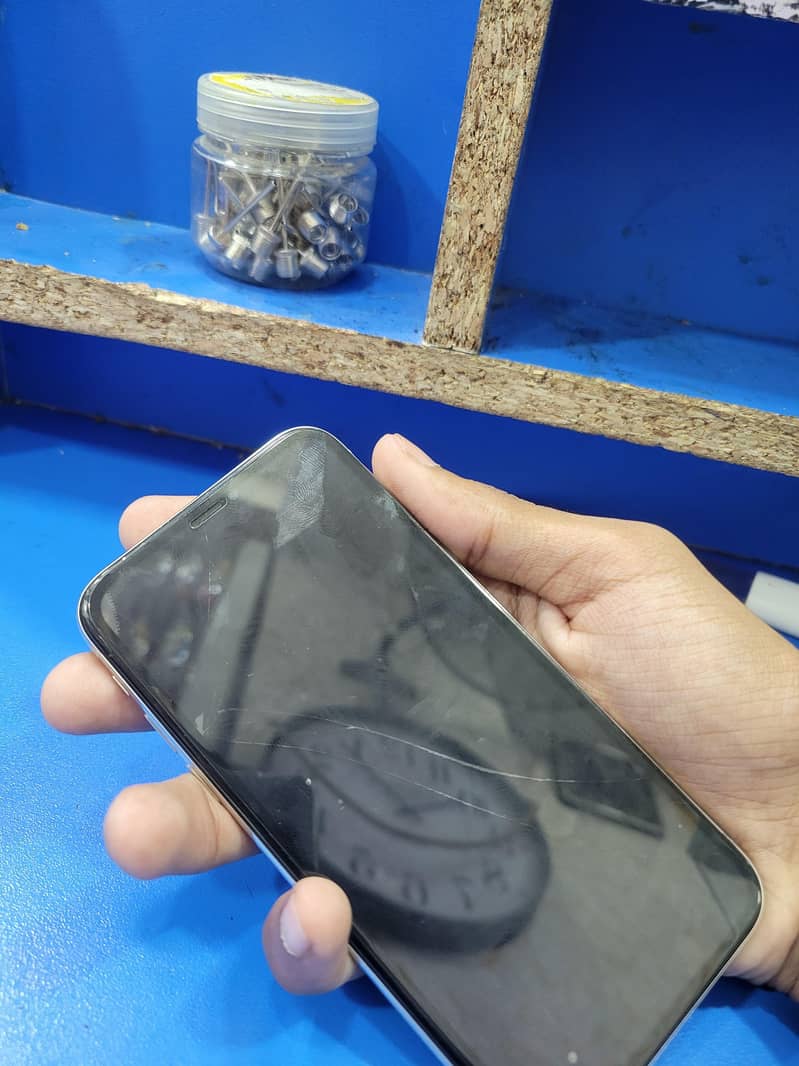 Apple iPhone X 5