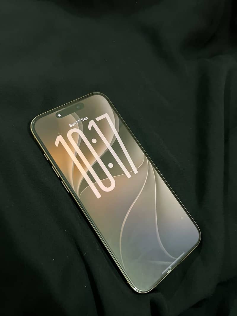 Apple iPhone 16 Pro Max 1