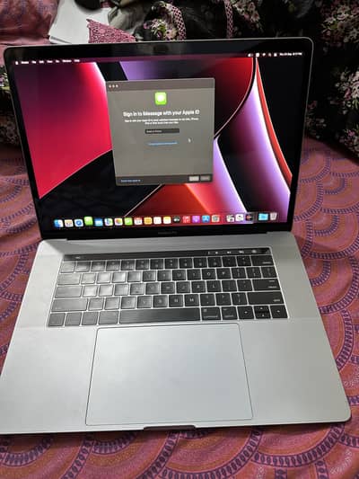 MacBook Pro 15-inch 2017 1TB Touch Bar