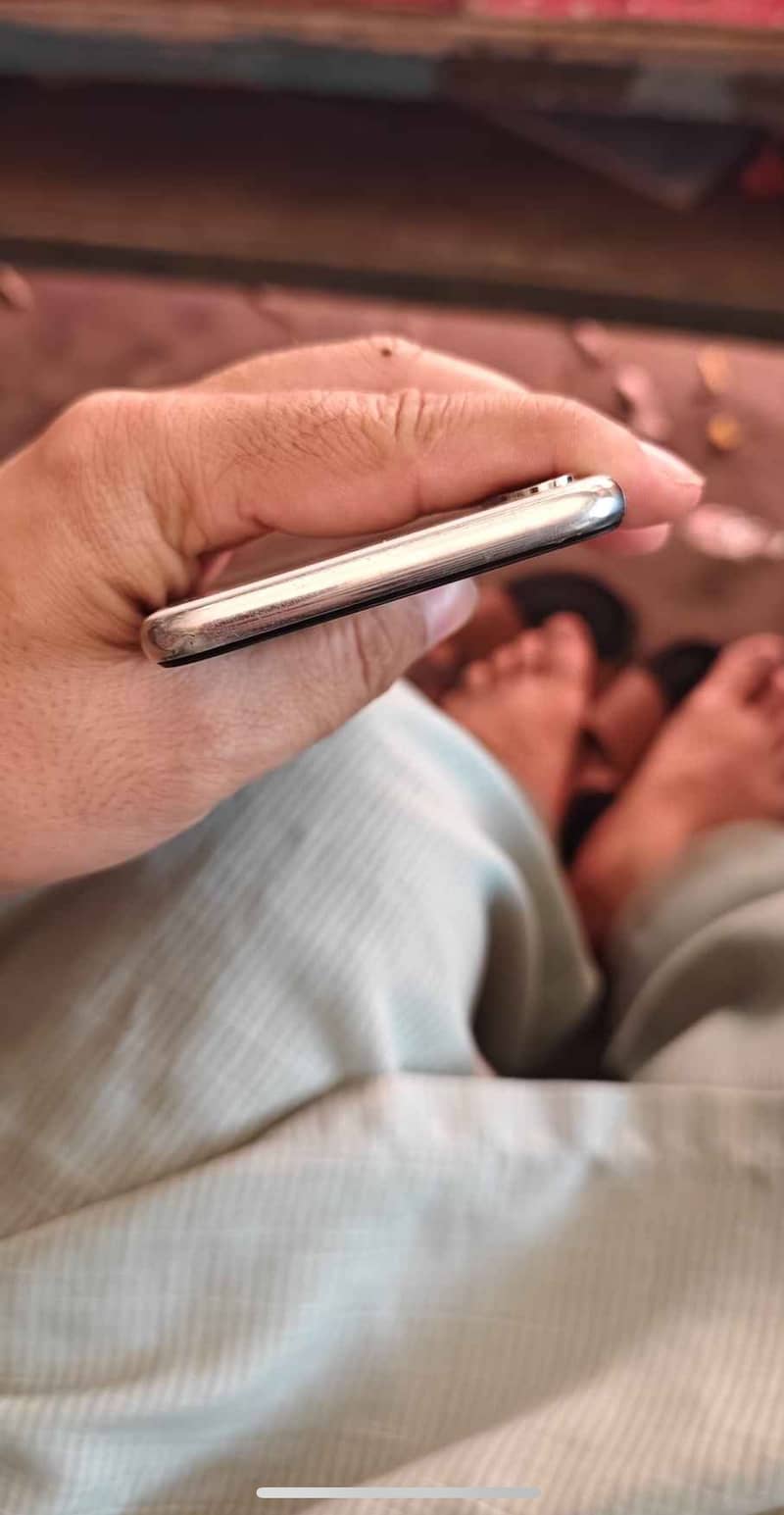 Apple iPhone X 3