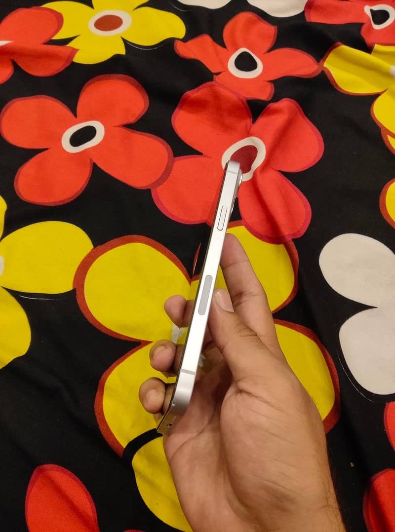 Apple iPhone 14 plus 4