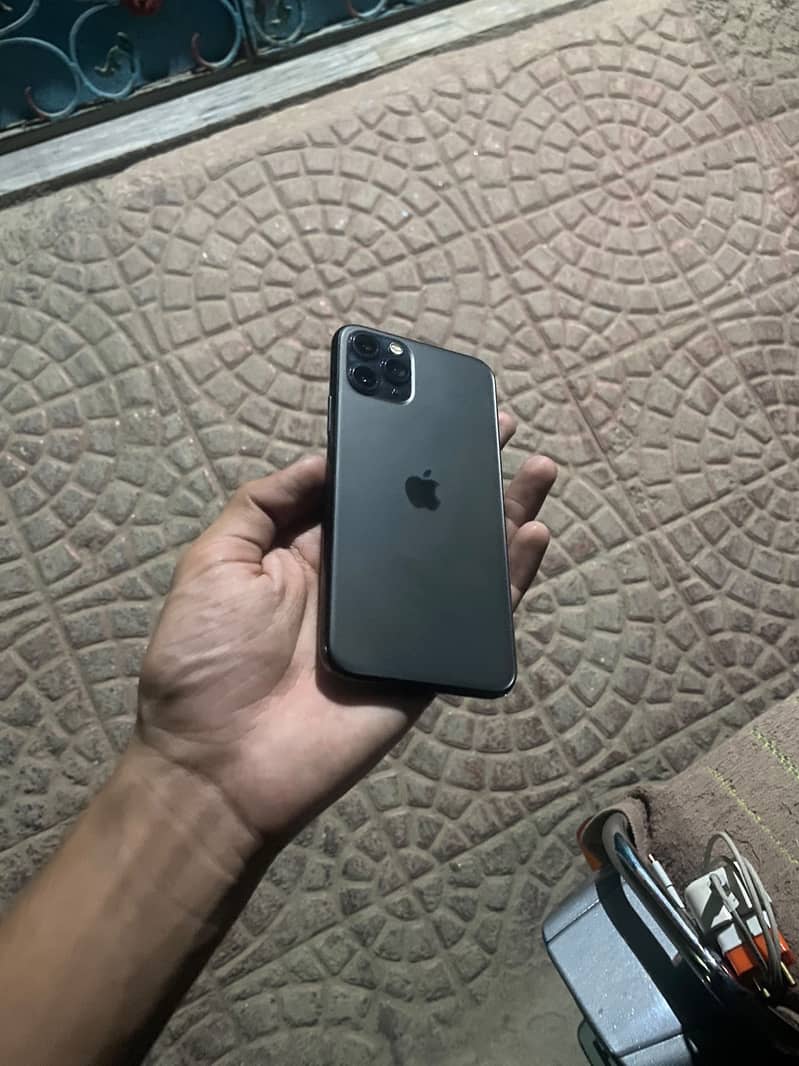 Apple iPhone 11 Pro 1