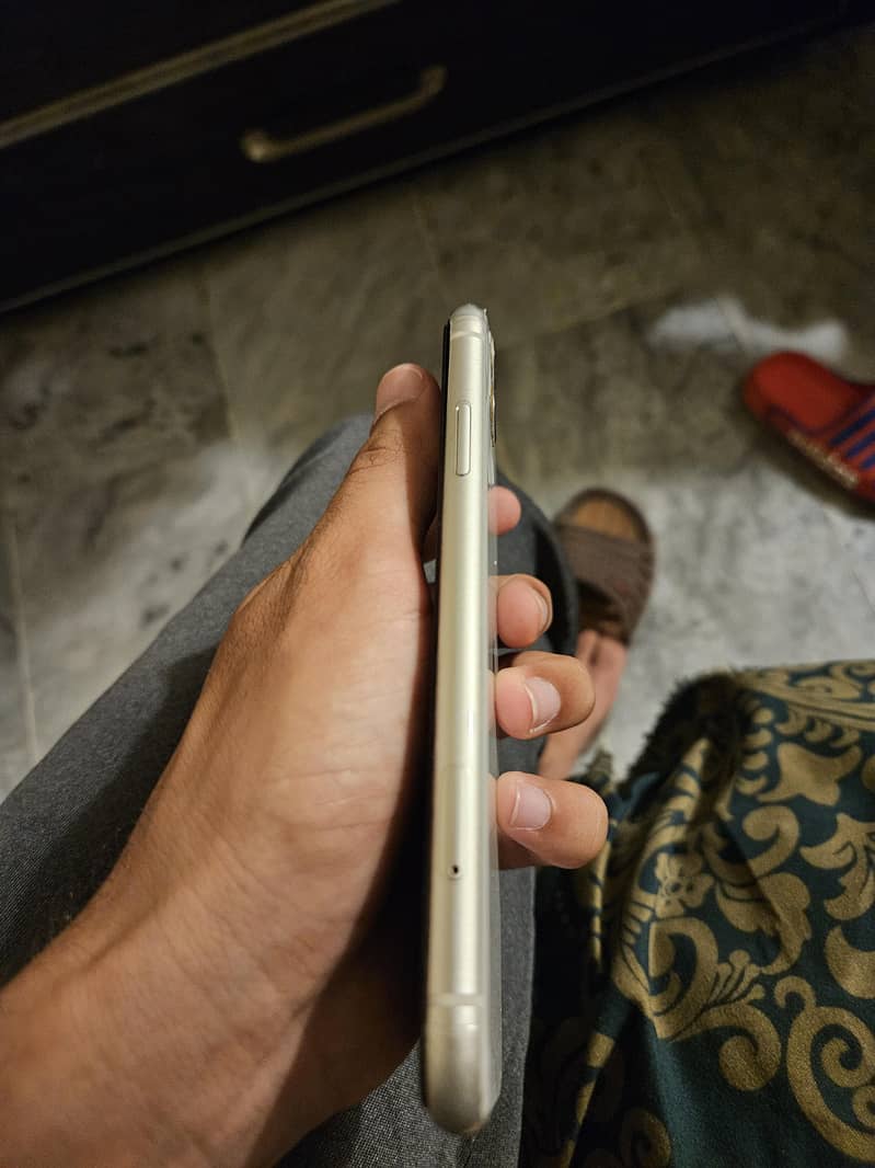 iPhone 11 PTA 4