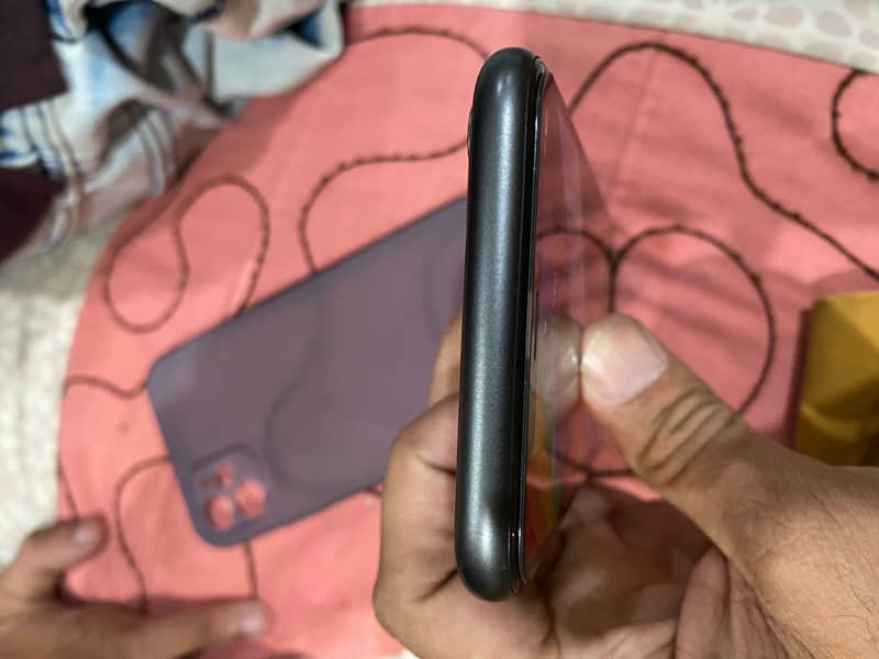 Apple iPhone 11 3