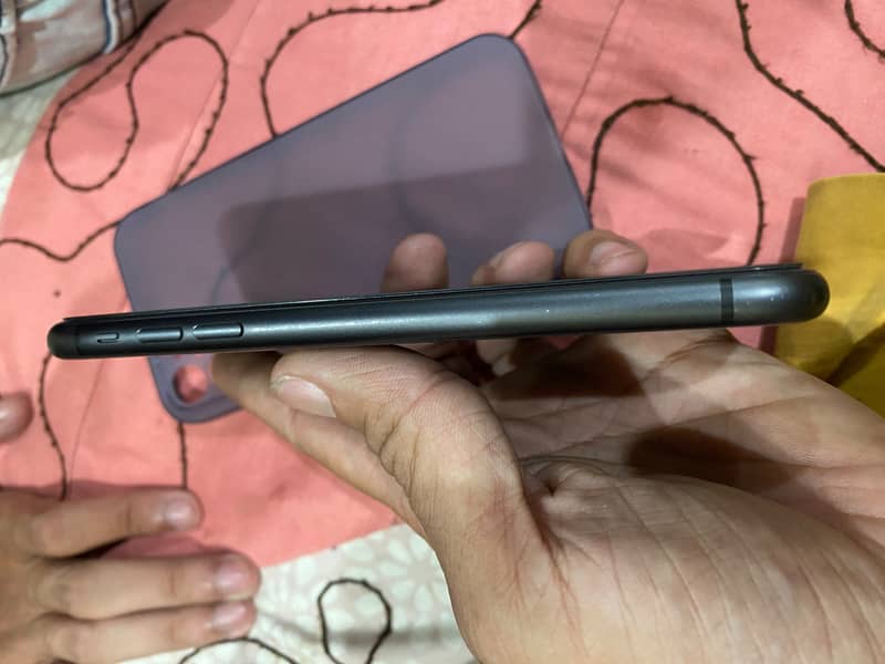 Apple iPhone 11 7
