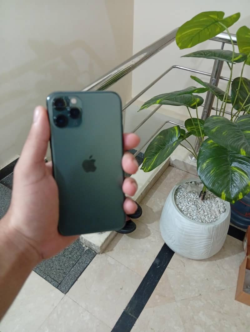 Apple iPhone 11 Pro 2