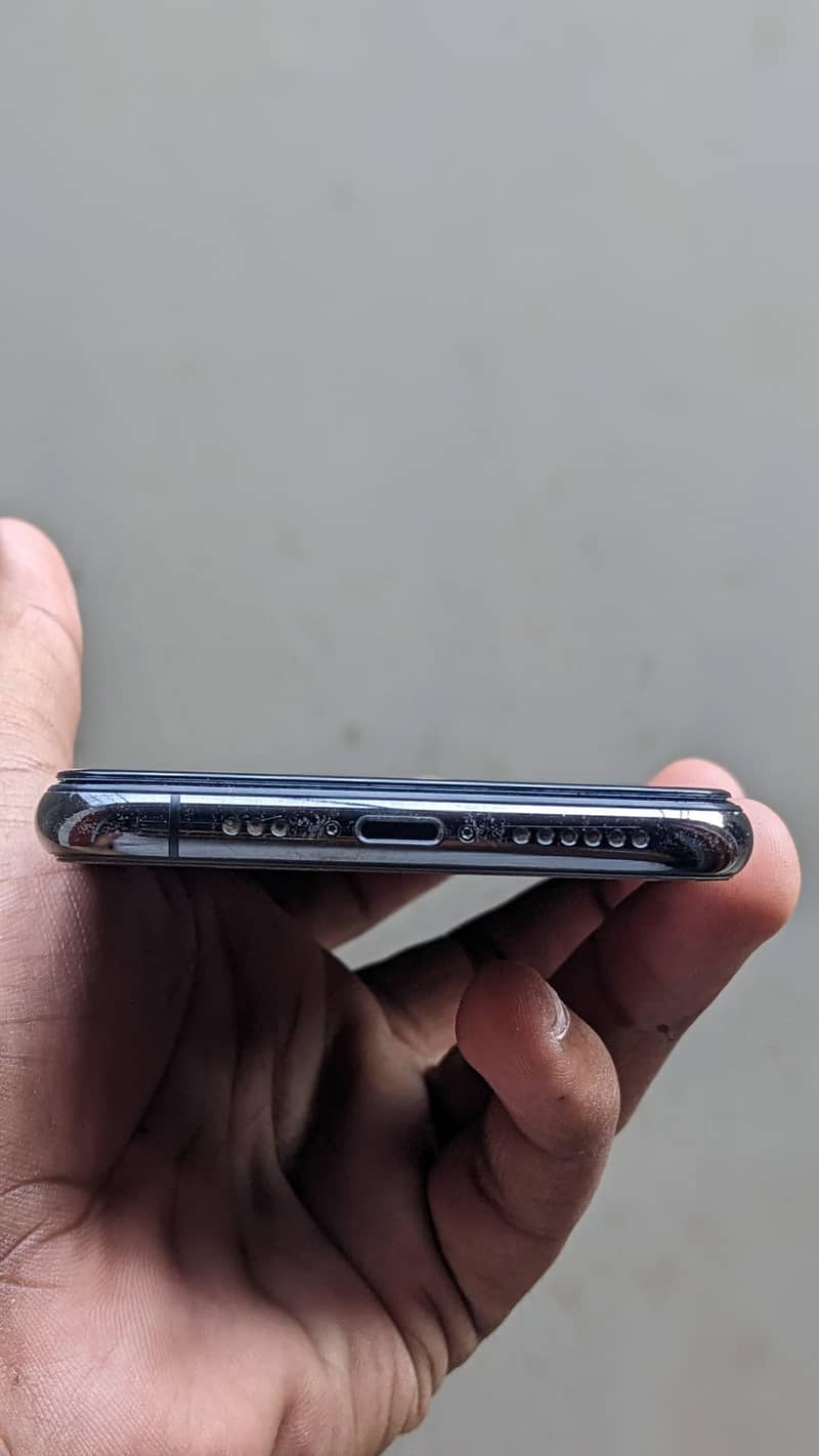 Apple iPhone XS 1