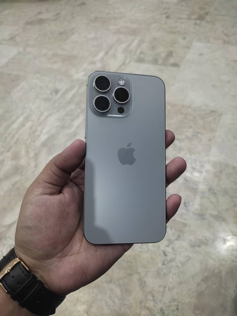 iPhone 15 Pro Max jv 0