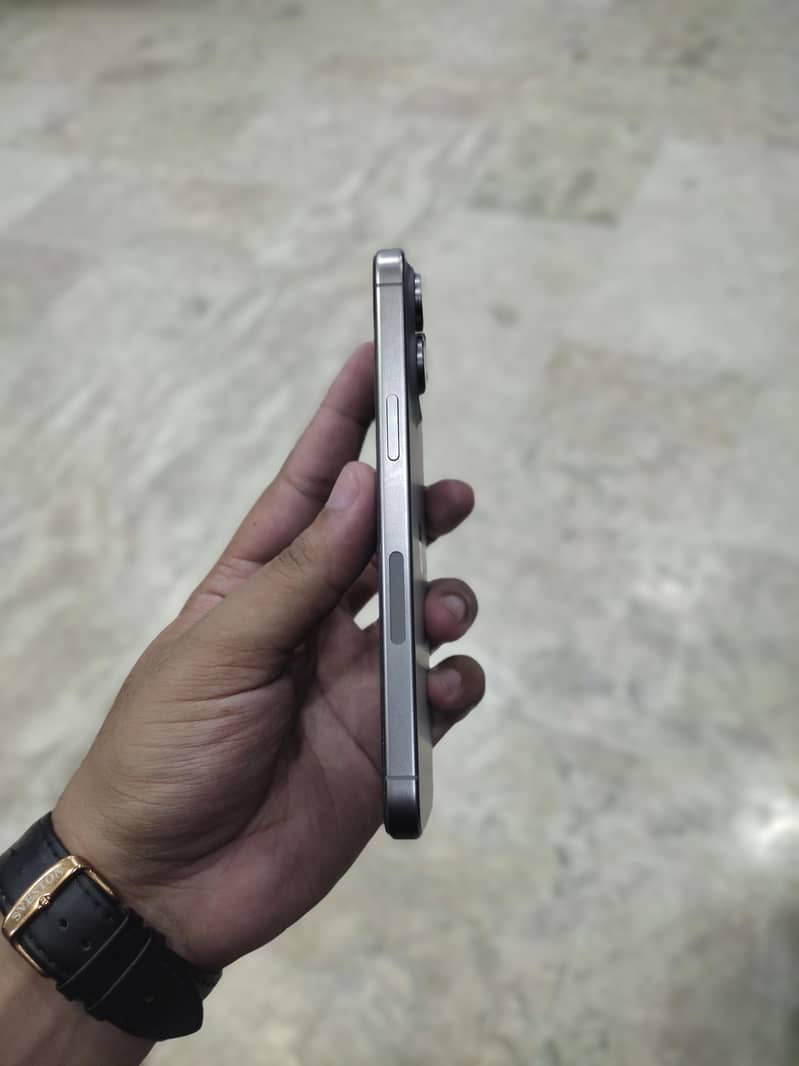 iPhone 15 Pro Max jv 1