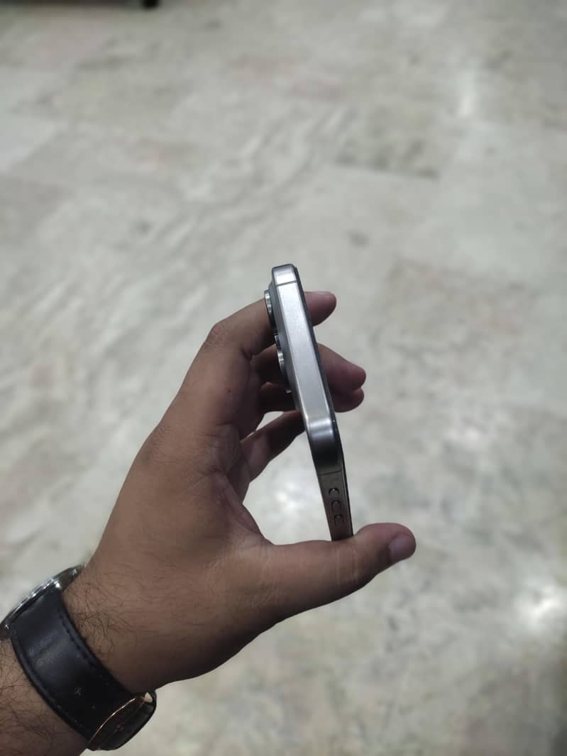 iPhone 15 Pro Max jv 3